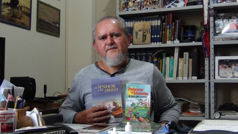 Oseias de Sousa Oliveira - Escritor 